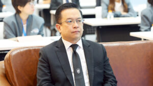 คลัง เตรียมทบทวนตัวเลข จีดีพี ปี 2568-2569 เหตุมีปัจจัยเสี่ยงด้านภูมิรัฐศาสตร์กระทบการค้าโลกหวั่นลุกลามไทย พ่วงการเมืองในประเทศ เลือกตั้งกดดัน