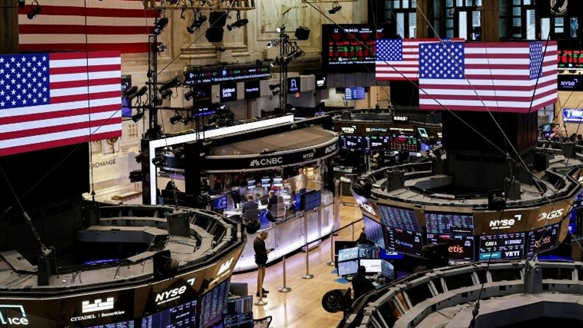 ตลาดหุ้น สหรัฐ ร้อนแรงไม่หยุด ดัชนีหุ้นดาวโจนส์ทะยานแรงเกือบ 500 จุด ปิดสูงสุดเป็นประวัติการณ์ใหม่ถึงวัน 2 วันติดกัน ยืนเหนือ 49,000 จุดครั้งแรก เมินเหตุสหรัฐบุกโจมตีเวเนซุเอลา ปี 2025