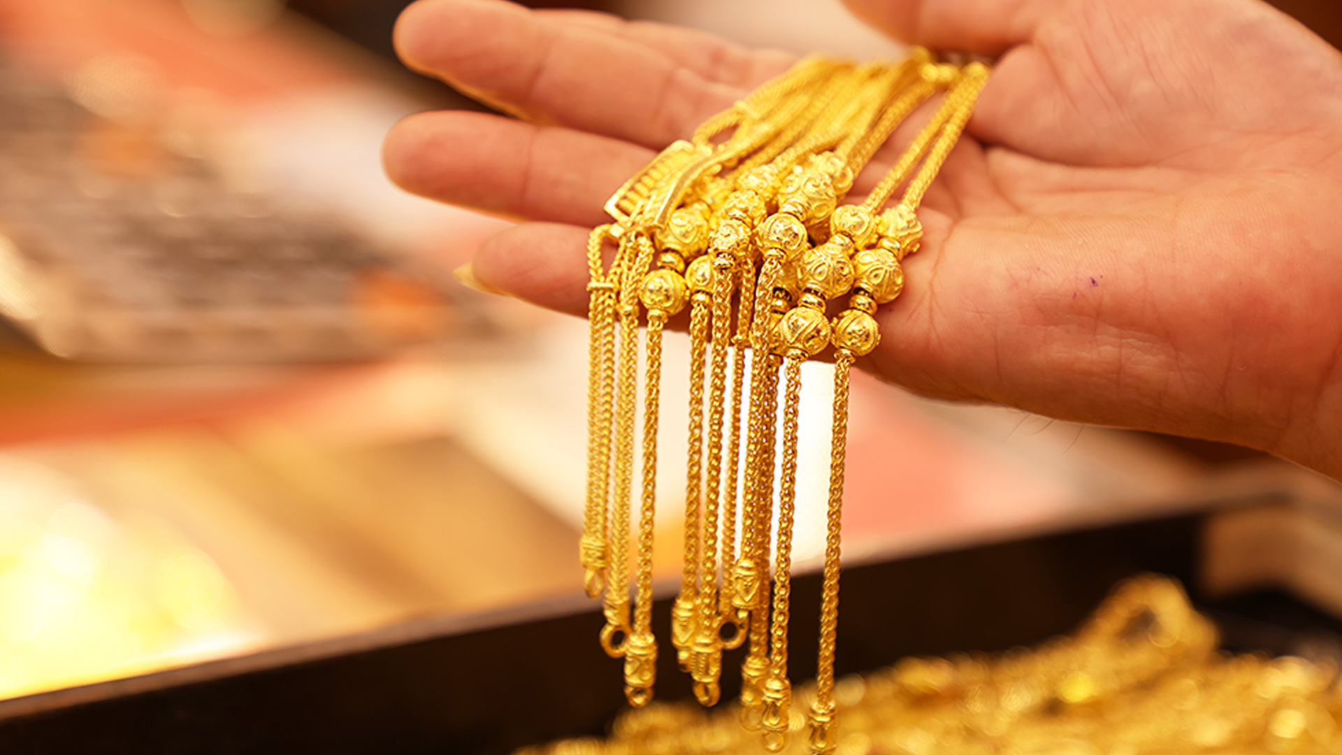 ทองคำไทย วันนี้ปิดสิ้นวันพุ่ง 600 บาท ดันทองแท่งขาย 69,050 บาท รูปพรรณ 69,850 บาท พลิกกลับมาปิดทะยานทำสถิติปิดสูงสุดครั้งใหม่ในประวัติศาสตร์