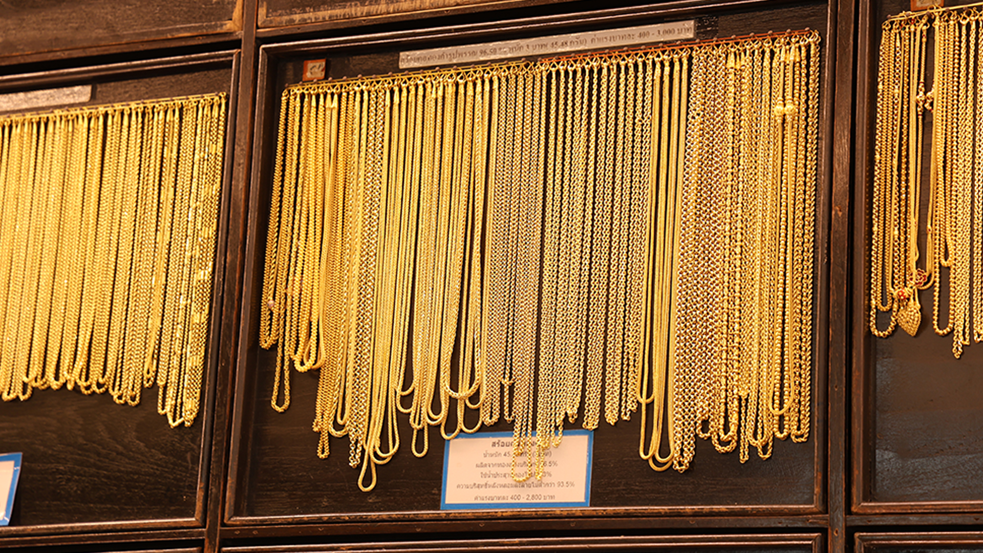 ทองคำไทย วันนี้ปิดสิ้นพุ่งกระฉูด ปิด +550 บาท ดันทองแท่งขาย ทะลุ 69,600 บาท รูปพรรณ 70,400 บาท ระหว่างวันแตะสุด 70,450 บาท ทำสถิติสูงสุดใหม่ในประวัติศาสตร์