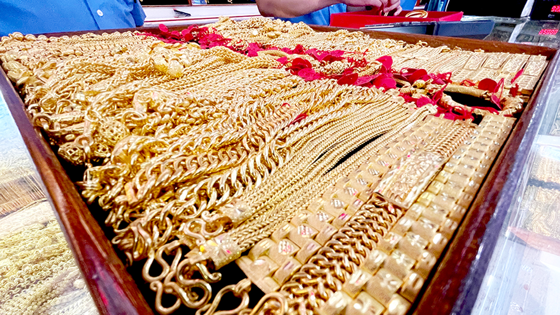 ตลาด ทองไทย เปิดรับวันเด็กสูงสุดใน 2 เดือนกว่า เปิดพุ่ง 450 ทองแท่ง 66,900 รูปพรรณ 67,700 ต้นปี 69 ราคาทองไทยขึ้น 3%