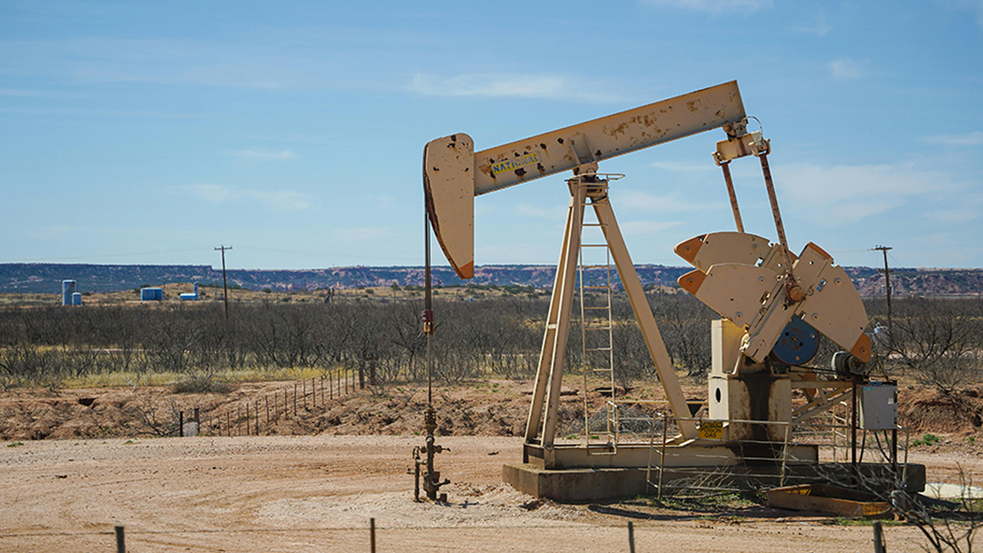 ตลาด น้ำมันดิบโลก ปิดพุ่งกว่า 2 ดอลลาร์ ขึ้นสูงกว่า 3% ปิดเฉียด 62 ดอลลาร์ สูงสุดใน 2 สัปดาห์ เรือส่งน้ำมันดิบไปรัสเซียถูกโจมตี น้ำมันดิบปีนี้ล้นโลกวันละ 3 ล้านบาร์เรล ราคาน้ำมันในไทยปรับลดครั้งแรกในปี 69 อีกลิตรละ 50 สตางค์ ถูกสุดใน 4 ปี