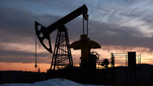 ตลาด น้ำมันดิบโลก ปิดสูงสุดในเกือบ 2 เดือน ขึ้นเข้าใกล้ 64 ดอลลาร์ รวมราคาขึ้น 3 วันติดกันกว่า 6% รัสเซียยิงขีปนาวุธสุดล้ำครั้งแรกใส่พื้นที่พลังงานยูเครน ราคาน้ำมันในไทยทรงตัวมา 5 วันติดกัน