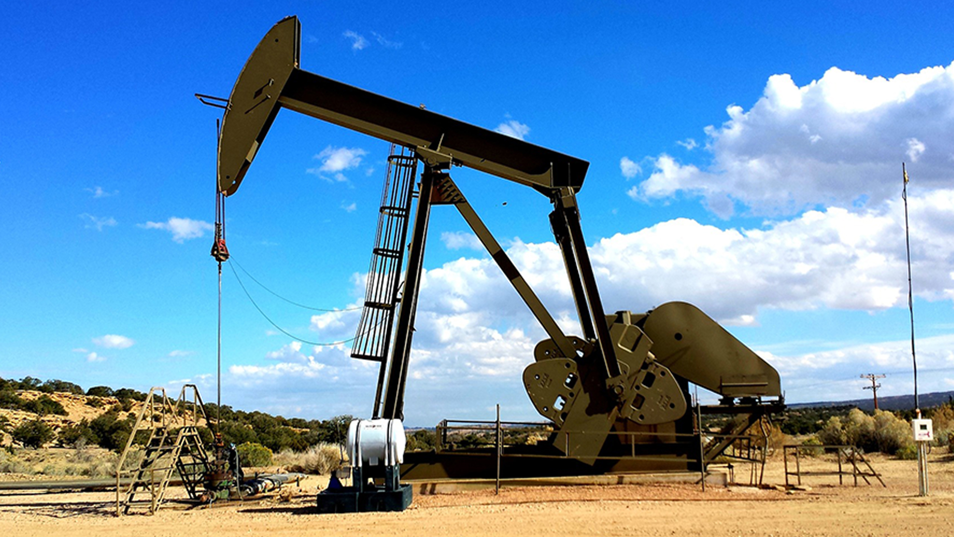 ตลาด น้ำมันดิบโลก ปิดส่งท้ายสัปดาห์กว่า 1 ดอลลาร์ ขึ้นสูงกว่า 2% ปิดเฉียด 63 ดอลลาร์ สูงสุดใน 2 สัปดาห์ รวมราคาพุ่ง 2 วันติดกันกว่า 5% รัสเซียยิงขีปนาวุธสุดล้ำครั้งแรกใส่พื้นที่พลังงานยูเครน ราคาน้ำมันในไทยถูกสุดใน 4 ปี ทรงตัวมา 2 วันติดกัน