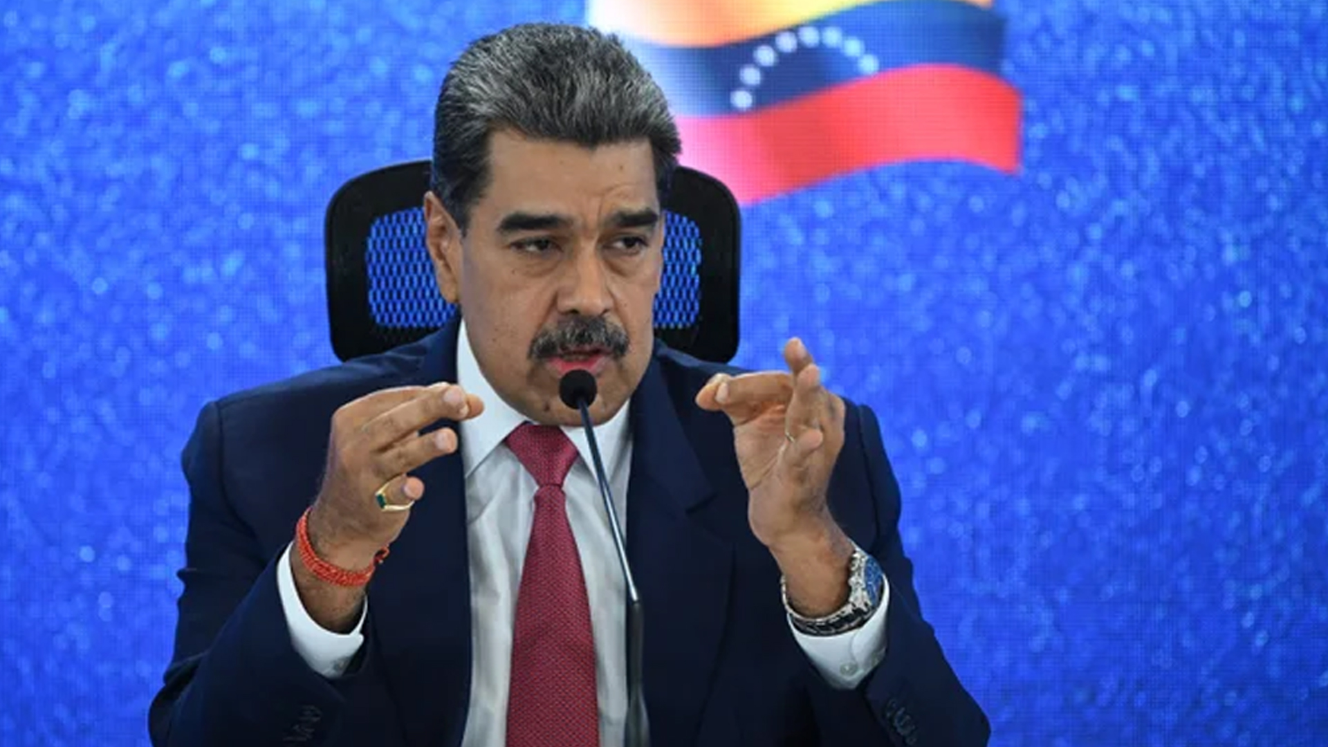 ประธานาธิบดีเวเนซุเอลา ประกาศภาวะฉุกเฉินทั่วประเทศ ปธน.ทรัมป์ สหรัฐ ประกาศโจมตีทางอากาศเวเนซุเอลา สื่อต่างชาติชี้เกิดเหตุระเบิดไม่ต่ำกว่า 10 ครั้งในเมืองหลวง กรุงการากัส และพบเครื่องบินโจมตีบนต่ำเหนือเมืองหลวง