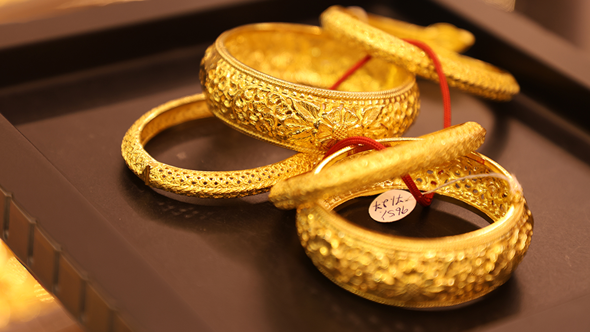 กระทิงพุ่งงัดราคา ทอง แท่งแตะ 70,850 รูปพรรณ 71,650 สูงสุดระหว่างเป็นประวัติศาสตร์ใหม่ ดันทองไทยเฉียด 6,000 พุ่งแตะ 9% ใน 21 วันแรกของปี 69