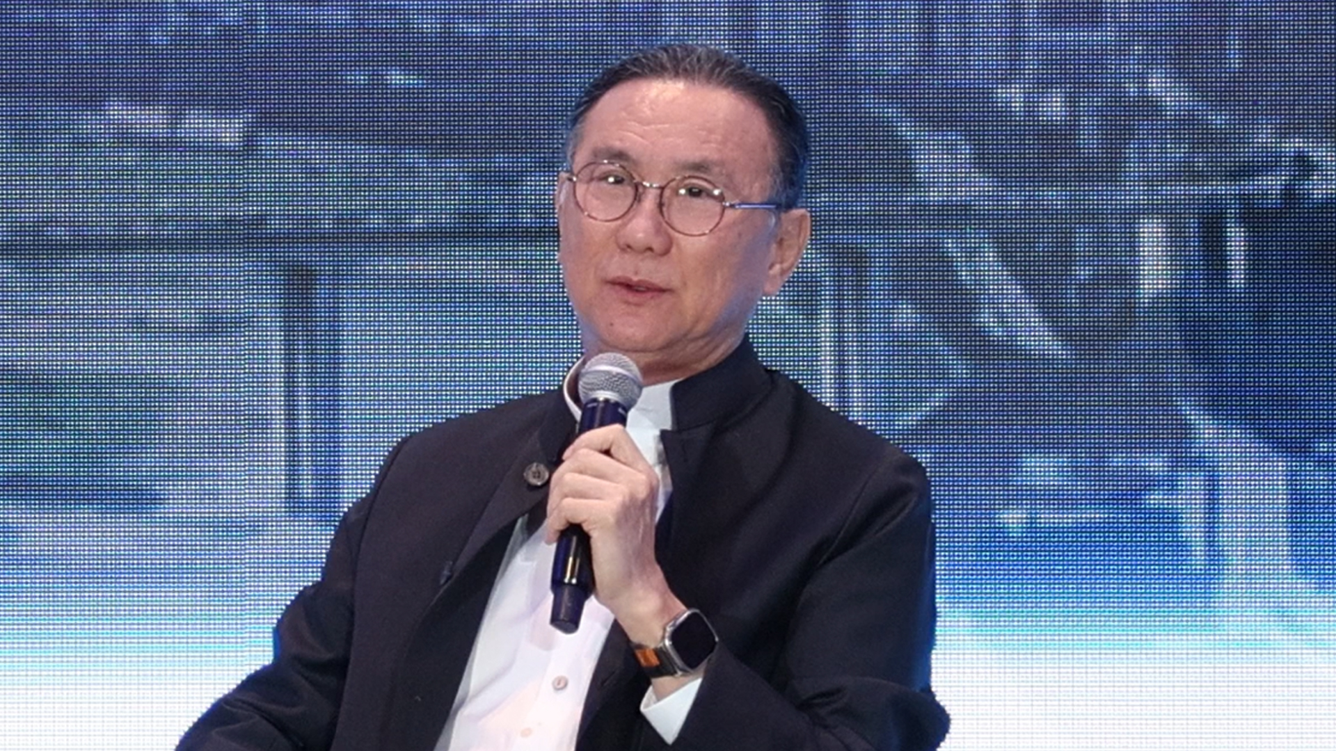 วิกรม กรมดิษฐ์ แนะรัฐเลิกอายเลียนแบบต่างชาติ ชูก๊อปปี้โมเดลโลกดึงทุนนอกเข้าไทย ก่อนไทยรั้งท้ายถาวร