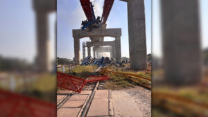 อัปเดต โศกนาฏกรรม เครนรถไฟ ไทย-จีนถล่ม ล่าสุดมีผู้เสียชีวิตพุ่ง 22 ราย บาดเจ็บอีก 55 ราย จากทั้งหมดในขบวน 190 คนเจ้าหน้าที่เร่งให้การช่วยเหลือนำส่งโรงพยาบาล