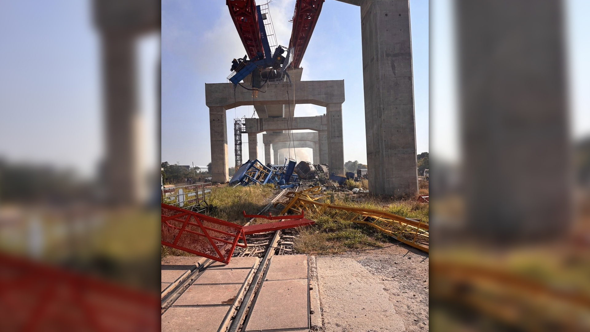 อัปเดต โศกนาฏกรรม เครนรถไฟ ไทย-จีนถล่ม ล่าสุดมีผู้เสียชีวิตพุ่ง 22 ราย บาดเจ็บอีก 55 ราย จากทั้งหมดในขบวน 190 คนเจ้าหน้าที่เร่งให้การช่วยเหลือนำส่งโรงพยาบาล