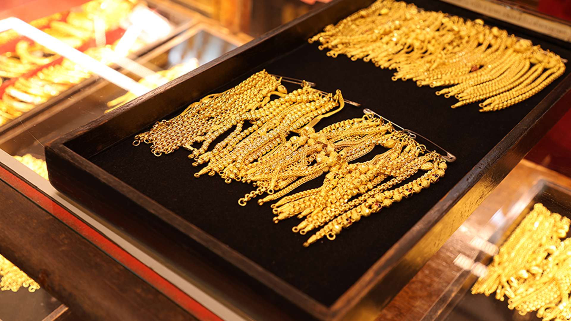 เปิดตลาด ทอง ไทย กระฉูด 1,050 ราคาเปิดสูงสุดปี 69 ทองแท่งแตะ 70,000 เป็นวันแรก แตะ 70,650 รูปพรรณ 71,450 สูงสุดประวัติศาสตร์ใหม่ ต้นปีนี้มาทองไทยพุ่ง 5,700(+8.7%) 12 เดือนผ่านมา ทองโลกพุ่ง 74%