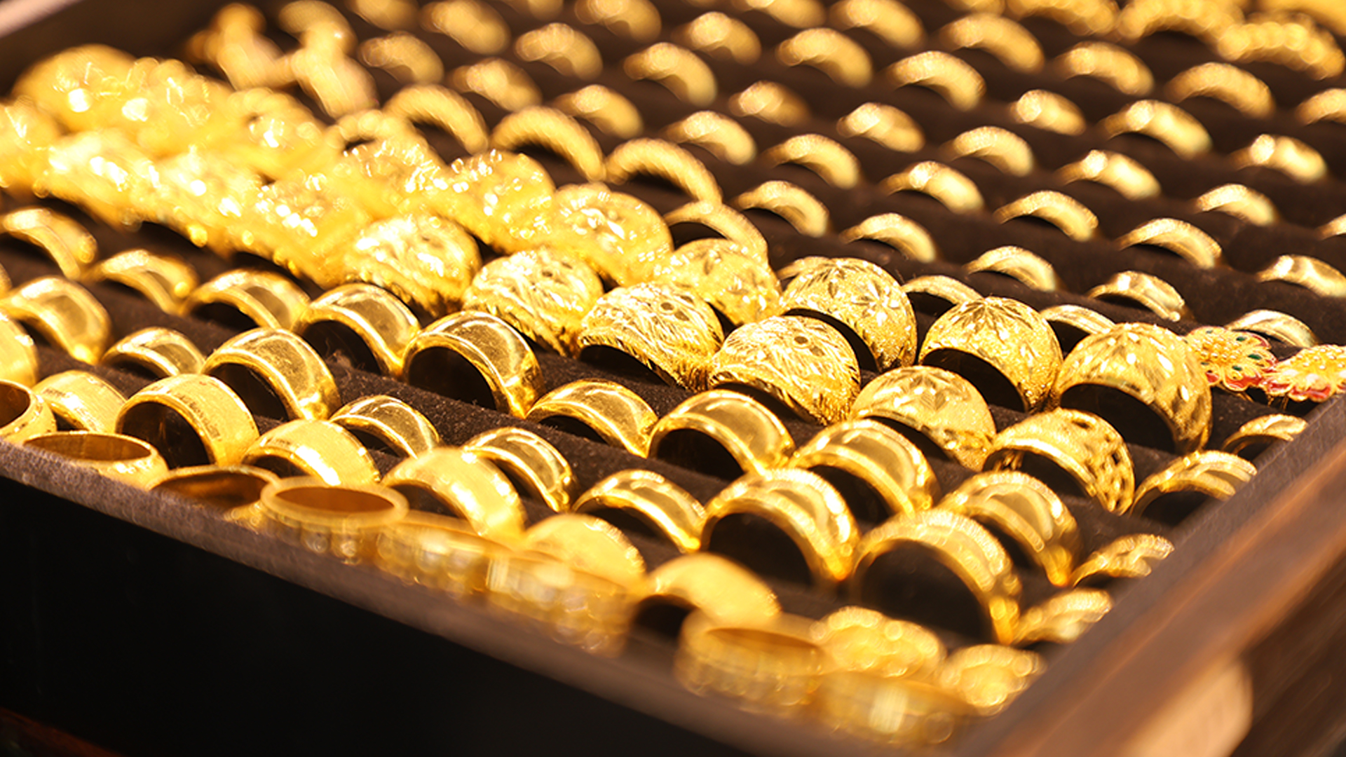 ราคา ทองไทย ปิดนิวไฮครั้งที่ 8 ในมกราคม เปิดตลาดวันเสาร์พุ่งอีก 500 ดันทองแท่งแตะ 73,100 ต้นปี 69 ราคาทองไทยกว่า 8,000 บาท หรือกว่า 12%