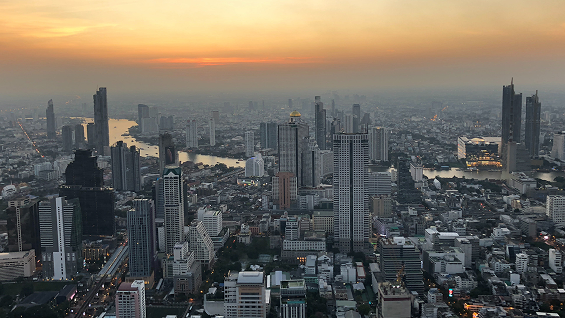 เศรษฐกิจไทย ครึ่งปีแรกส่อโตต่ำ 1% ฉุดทั้งปี 69 จ่อโตเหลือแค่ 1.5% วิจัยไทยพาณิชย์ชี้ปัจจัยเสี่ยงสุดสำคัญมาจากการเมืองไทย