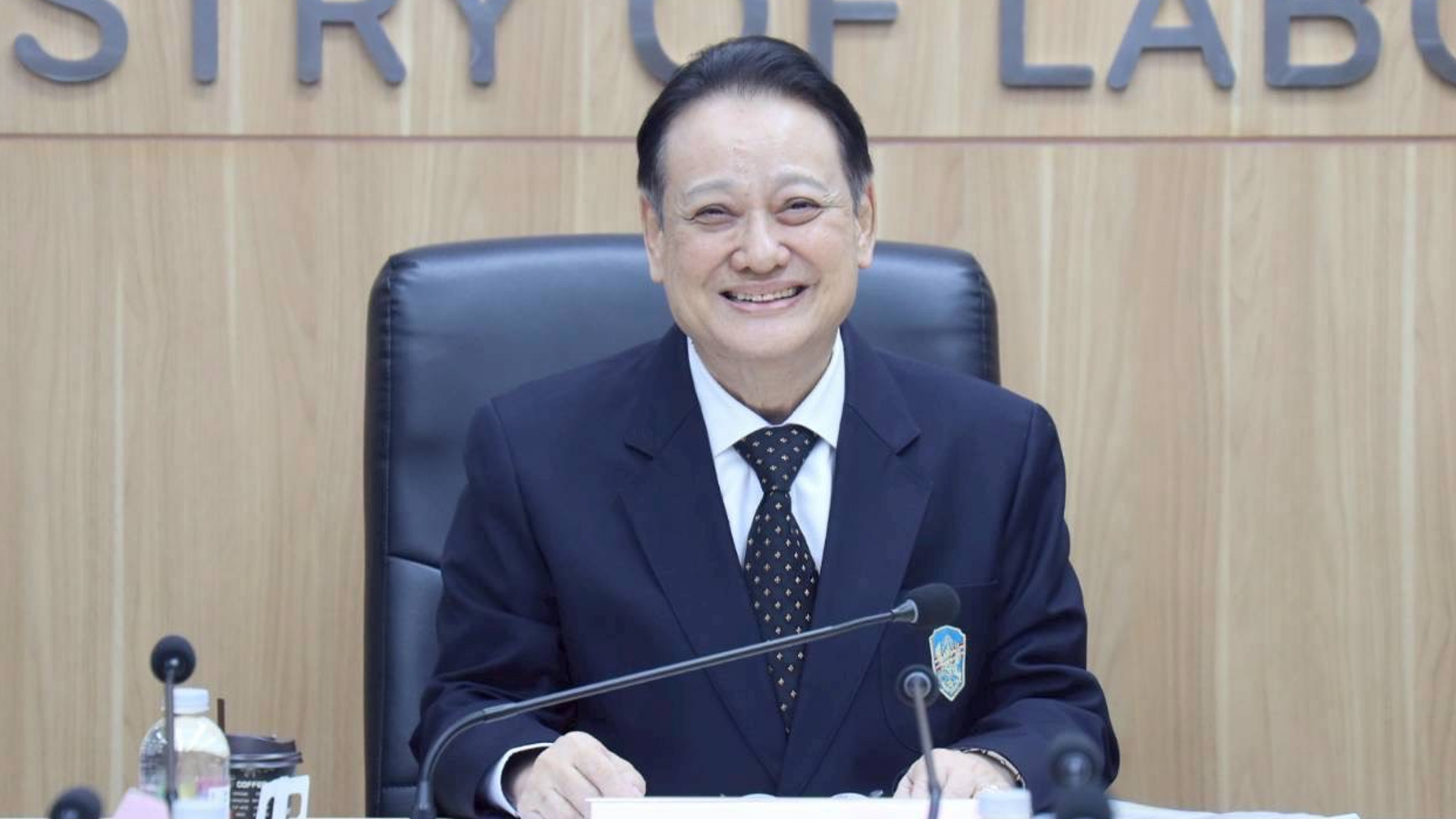 เอกชนรับปัจจัยลบ 2 เด้ง ประกันสังคม ขึ้นเงินสมทบ พ่วงขาดแรงงานกัมพูชา 3 แสนคน สภาที่ปรึกษาเพื่อพัฒนาแรงงานแห่งชาติ ชี้ 2 แรงกระแทกอาจลามสู่ระดับประเทศ ต้นทุนเอกชนพุ่งถึง 6 แสนในปีนี้