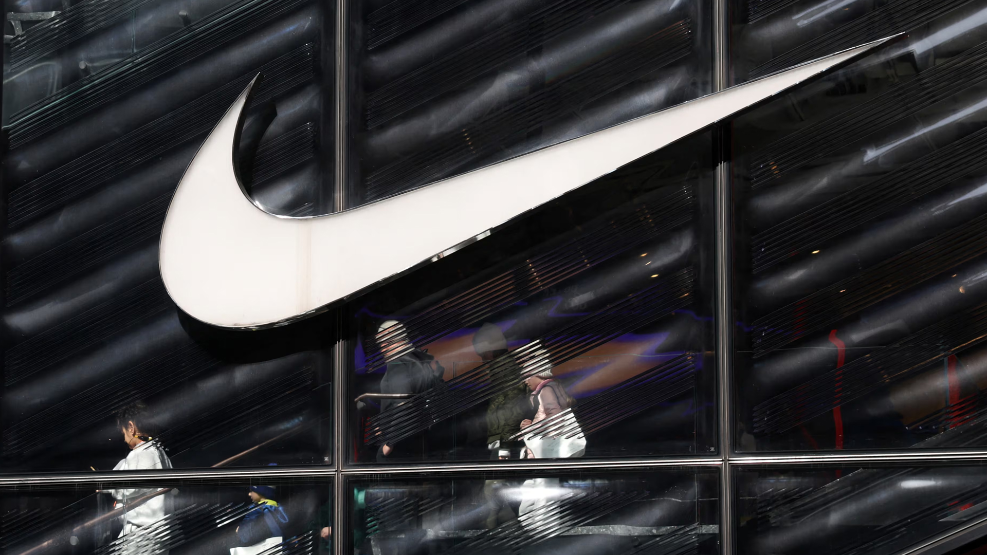 ไนกี้ ปลดพนักงาน เกือบ 800 คนรับต้นปี 2026 จัดระบบอัตโนมัติทำงานแทนคน รวมปลด 2 รอบใน 5 เดือนกว่า 1,700 คน