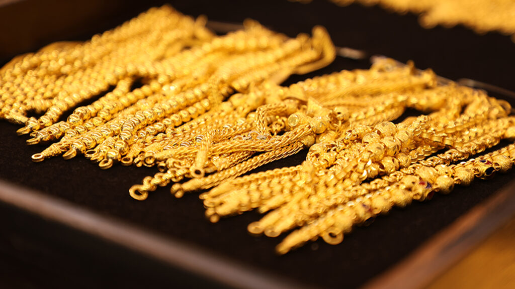 จบครึ่งวัน ทองคำ ไทย ปรับ 23 รอบ ดิ่งแรง -3,050 ทองแท่ง 71,150 ลึกสุดหลุด 71,000 แตะ 70,700 รูปพรรณ 71,950 ต้นปีนี้มาถึงครึ่งวันทองไทย 6,200(+9.54%) เป็นครั้งแรกราคาจากต้นปีนี้หลุด 10%