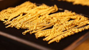 จบครึ่งวัน ทองคำ ไทย ปรับ 23 รอบ ดิ่งแรง -3,050 ทองแท่ง 71,150 ลึกสุดหลุด 71,000 แตะ 70,700 รูปพรรณ 71,950 ต้นปีนี้มาถึงครึ่งวันทองไทย 6,200(+9.54%) เป็นครั้งแรกราคาจากต้นปีนี้หลุด 10%