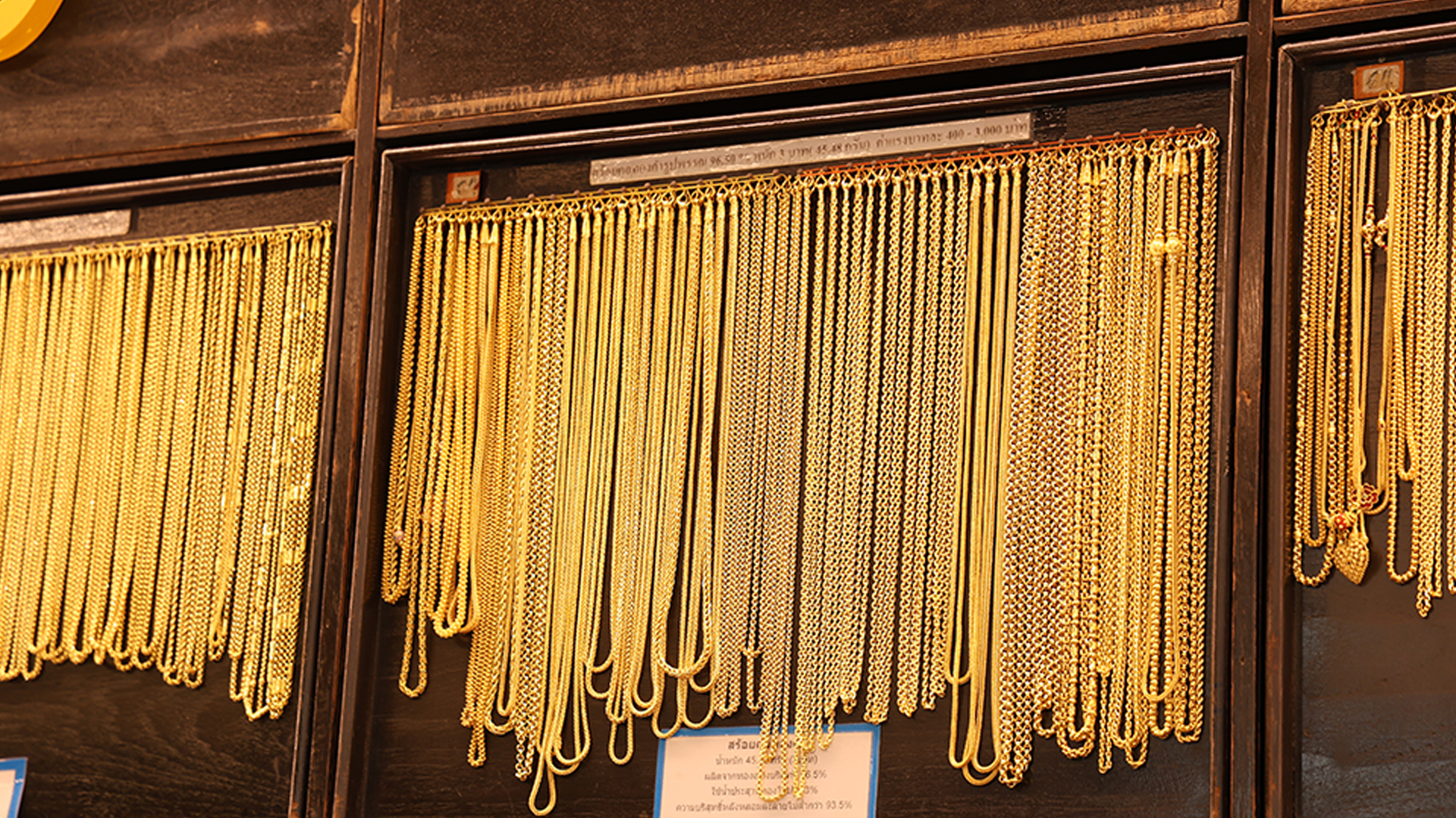 จันทร์ทมิฬ ทองคำ ไทย 13.23 น. ทองคำแท่งไทยดำดิ่งหลุด 70,000 แตะ 69,000 ต่ำสุดระหว่างวัน ดำดิ่ง -5,200 (-7%) ในเกือบ 4 ช.ม.จากราคาเปิดตลาด ต้นปีนี้มาทองไทย 4,050 หรือ +6%