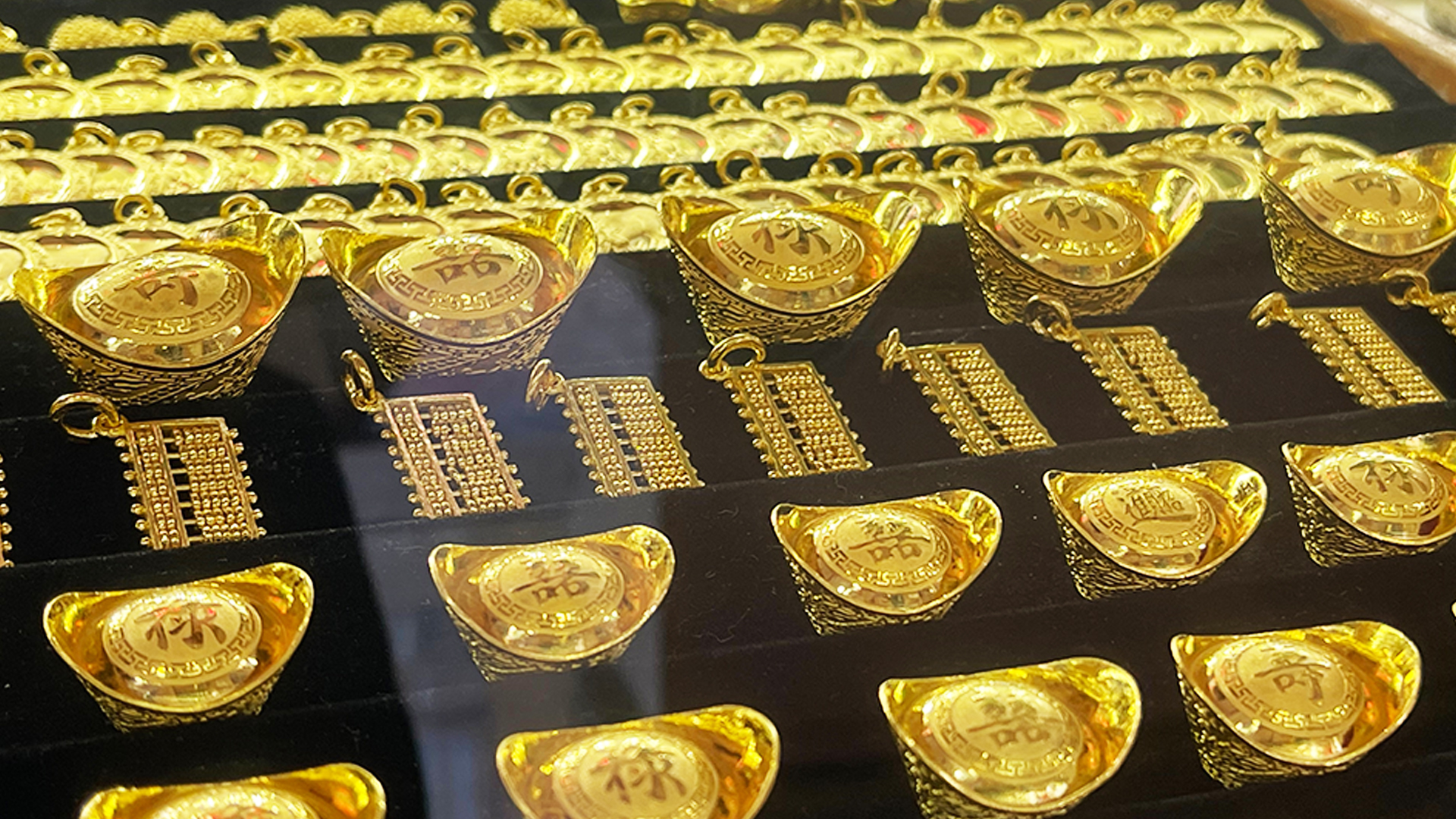 ทองคำไทย วันนี้ฟื้นคนชีพ ปิดจบวันพุ่ง +2,450 บาท ทองแท่งขาย 73,600 บาท รูปพรรณขาย 74,400 บาท พลิกกลับพุ่งขึ้นในรอบ 3 วัน