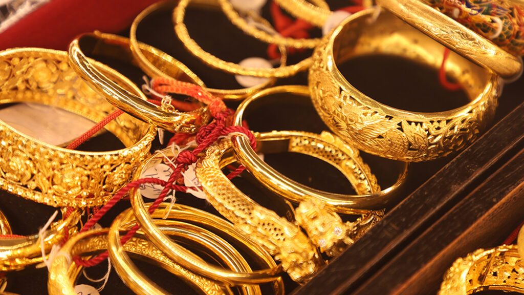 ทองคำ ไทย ปิดบวก 400 บาท หนุนทองแท่งขาย 75,900 บาท รูปพรรณขาย 76,700 บาท ผันผวนตามทิศทางทองคำโลก