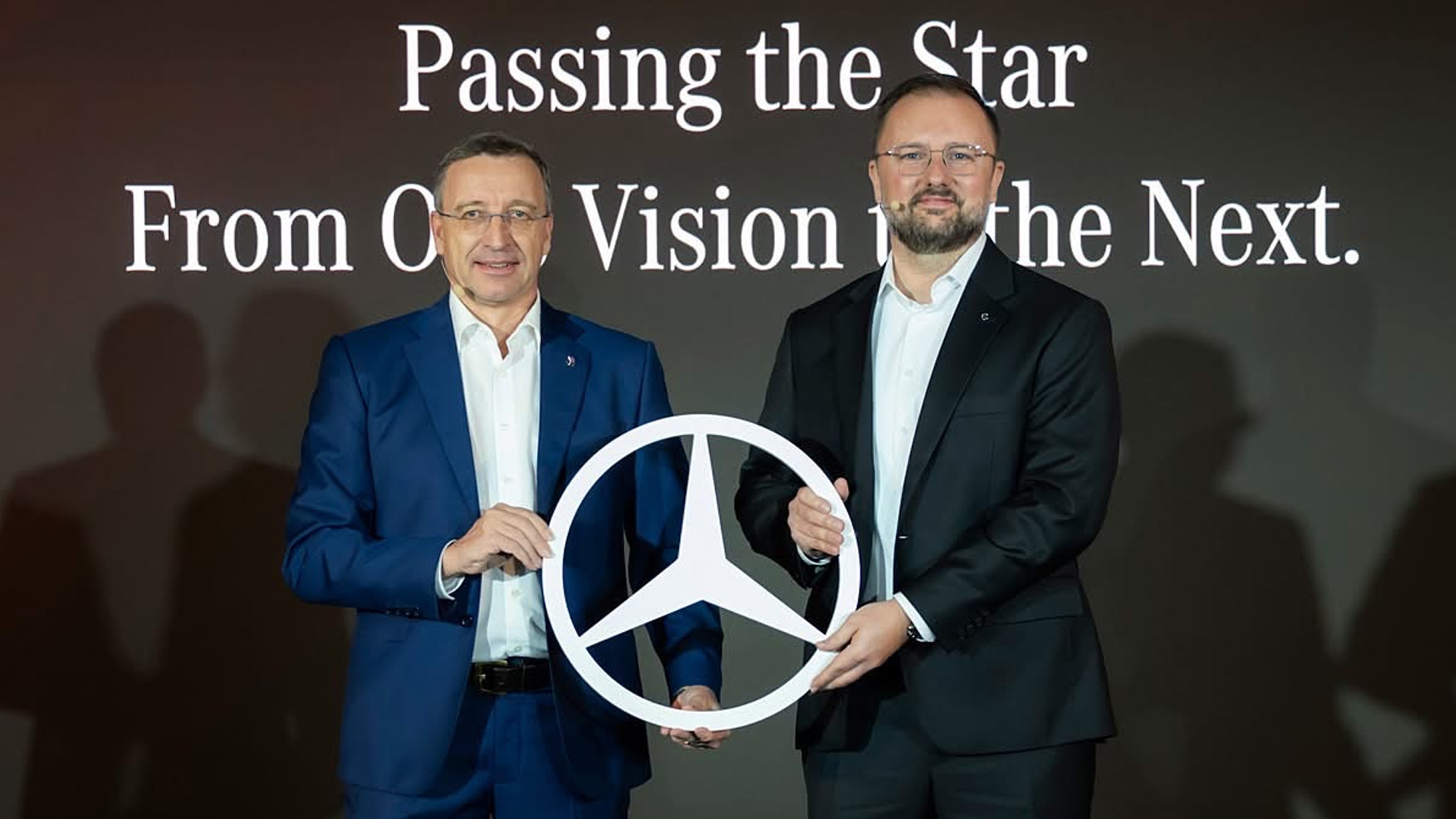 ปี 68 เบนซ์ ปิดยอดรถหรูในไทยกว่า 8,300 คัน ยอดรถอีวีเบนซ์พุ่งขึ้นกว่า 110% ในไทย ลั่นส่ง 7 รุ่นใหม่ลุยไทยในปี 2026