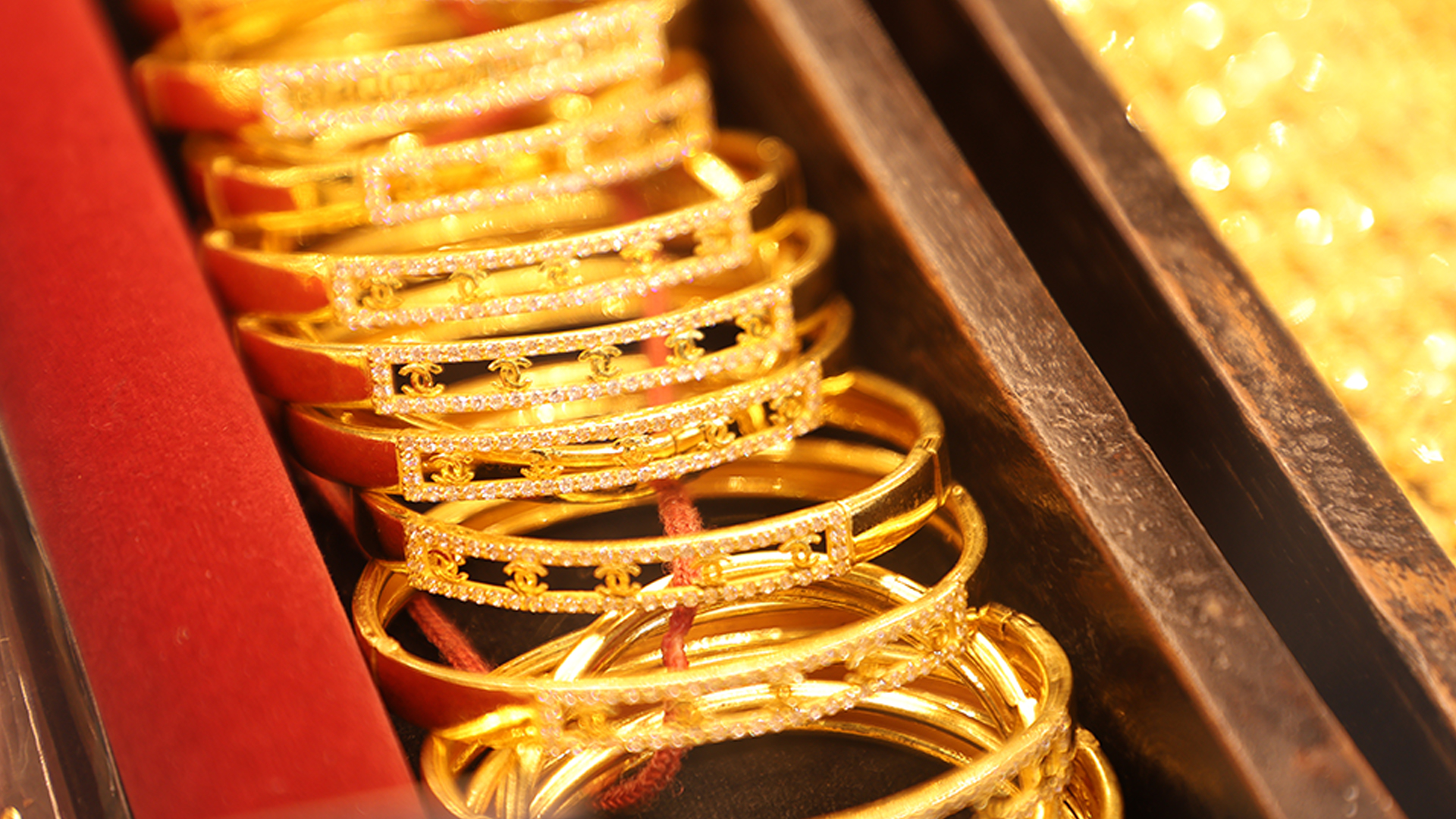 ค้า ทอง รายใหญ่ยันทองคำไม่มีภาวะฟองสบู่ เตือนลงทุนให้ระวัง นายกสมาคมค้าทองคำรับทองมีโอกาสพุ่งแตะ 90,000 บาท หากทรัมป์ยังป่วนโลก