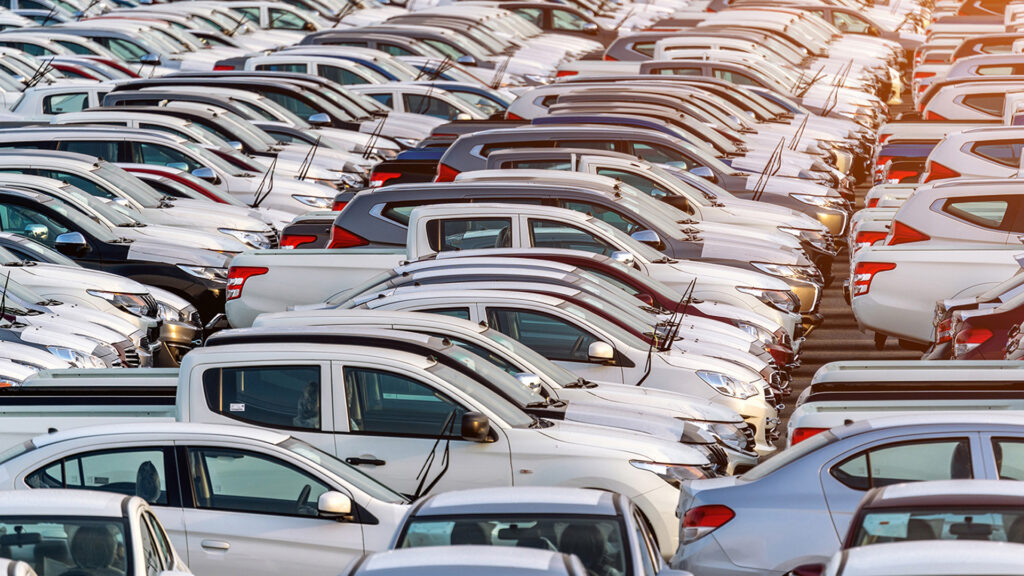 สภาอุตสาหกรรม ไทยชี้ตลาดรถ กระบะ ในไทยวูบ 12% หันส่งออกเกินกว่า 80% มองปี 69 ฟื้นเล็กน้อย ชี้ชะตาอยู่ที่รัฐบาลใหม่ มั่นใจหากการเมืองนิ่ง-ต่างชาติลงทุน แบงก์พร้อมปล่อยกู้ สวนทางคาดการณ์ตลาดซบเซา