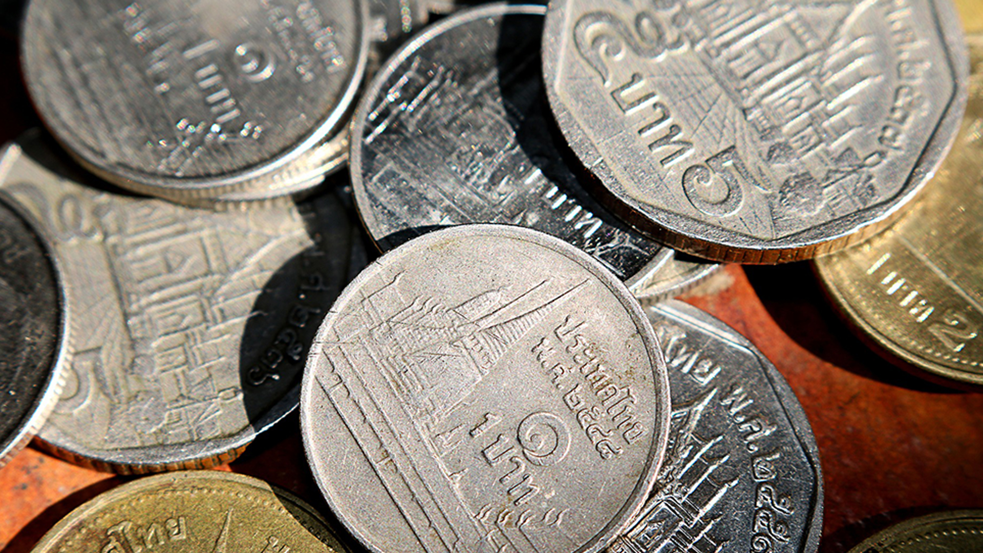 เงินบาท ออกสตาร์ทกุมภาพันธ์ พลิกดิ่งลงต่ำสุดในรอบ 1 เดือนครึ่ง แตะ 31.62 ต่อดอลลาร์ แห่ซื้อดอลลาร์ต่อเนื่อง ราคาทองคำในเอเชียทรุดต่อ