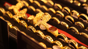 เปิด ตลาด ทอง ไทย 2 ก.พ.ช้าสุดในปีนี้ 9.45 น. ดิ่งเหว -1,650 ราคาเปิดดิ่งมากอันดับ 2 แต่ต้นปีนี้ ขายออกราคา 72,350 ต้นปีนี้มาทองไทย 7,400 (+11.4%)